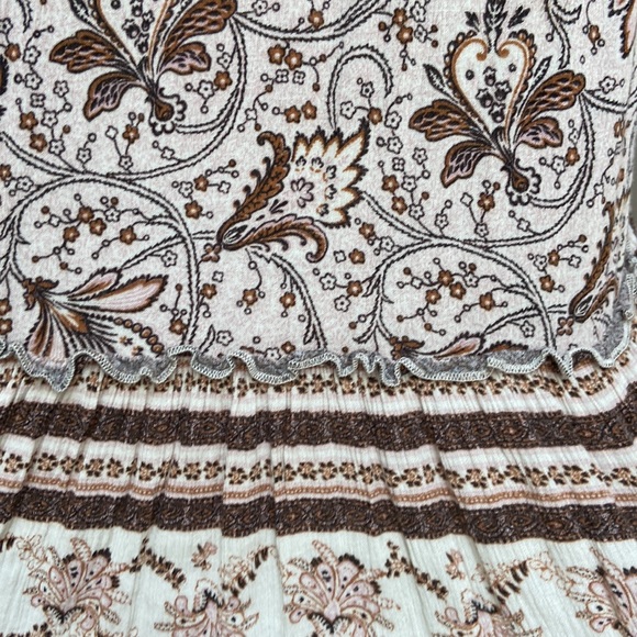 Women’s American Eagle tan and cream floral boho off the shoulder top. Size M - Picture 6 of 11